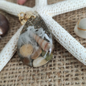 reçine kolye, hediye kolye, (hediyelik paket olarak kargolanır.) (kopya)