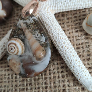 reçine kolye, hediye kolye, (hediyelik paket olarak kargolanır.) (kopya)