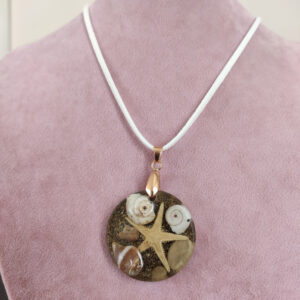 reçine kolye, hediye kolye, (hediyelik paket olarak kargolanır.) (kopya)