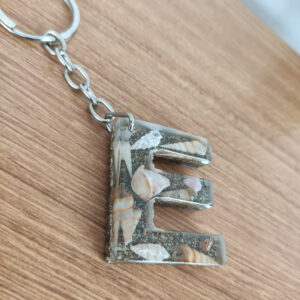 deniz kabuğu & kumlu harf "v" anahtarlık & kişiye Özel, hediye kutulu (kopya)