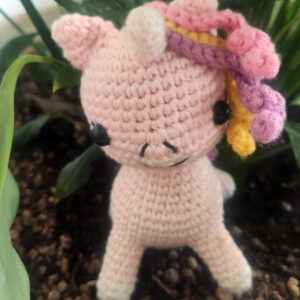 pembe Şeker: el yapımı minik pony figürü